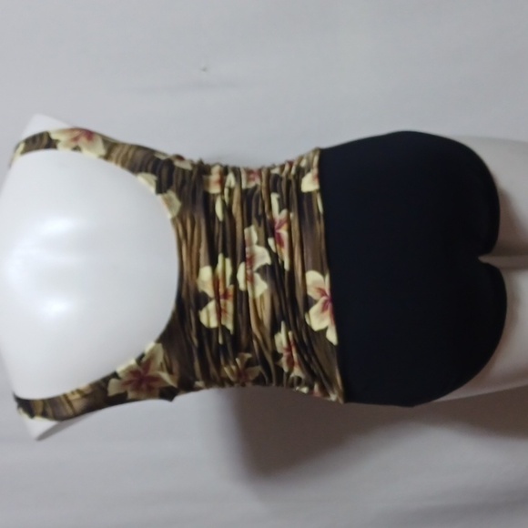 BEACH CABANA ONE PIECE SWIM WEAR SIZE 1X IN A NYLON SPANDEX MATERIAL BLEND - Picture 5 of 7